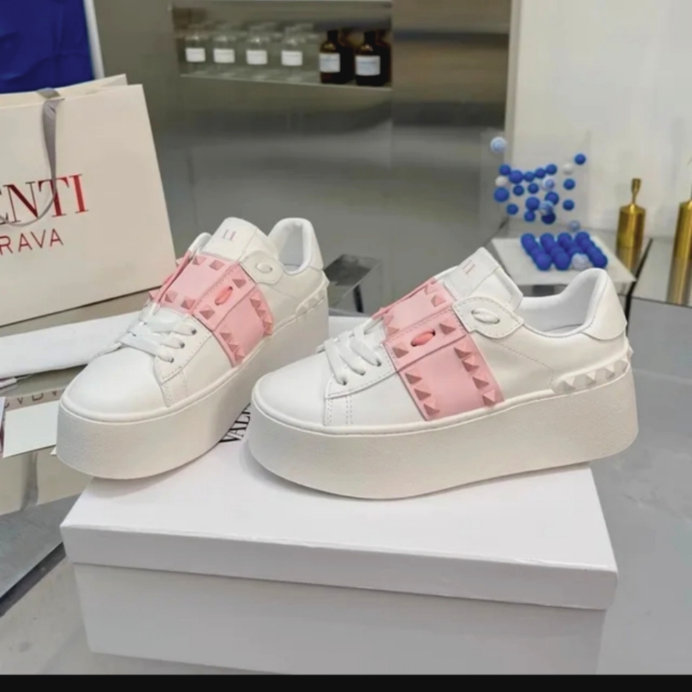 Rockstud untitled sneaker